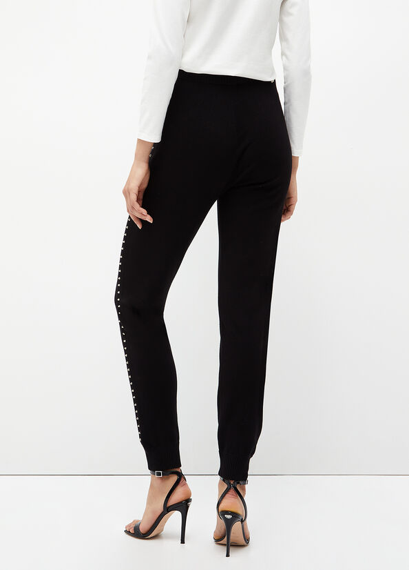 Pantaloni ecosostenibili con borchie
