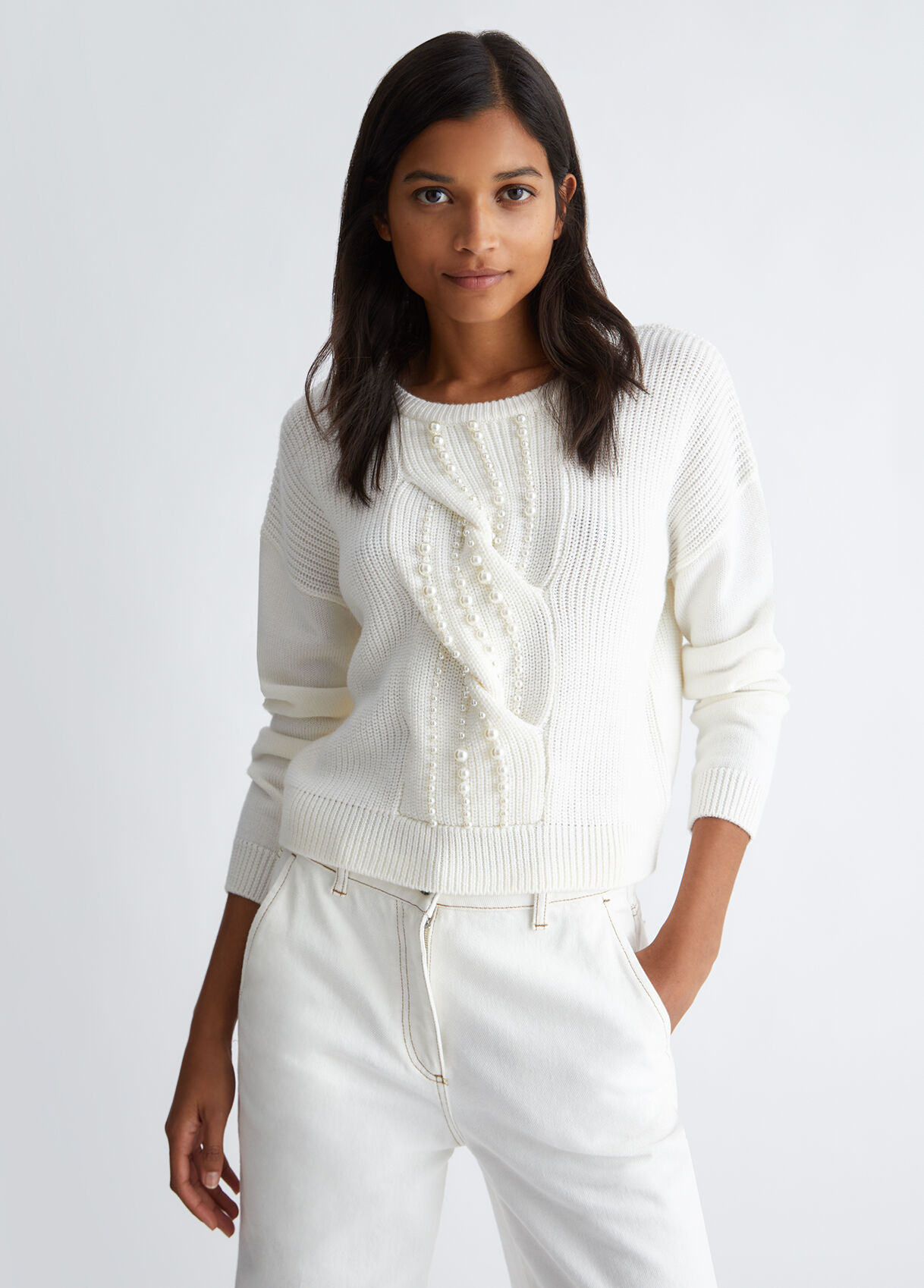 Jumper with pearls