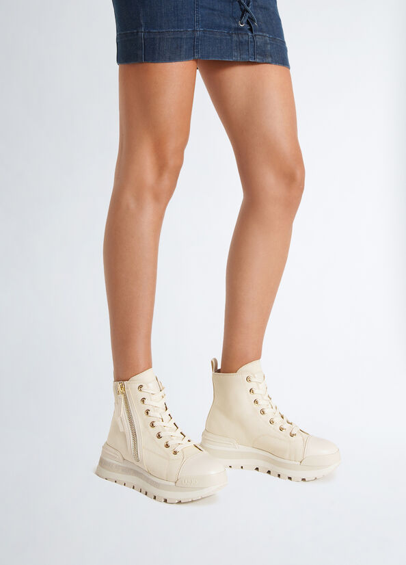 Sneakers boots