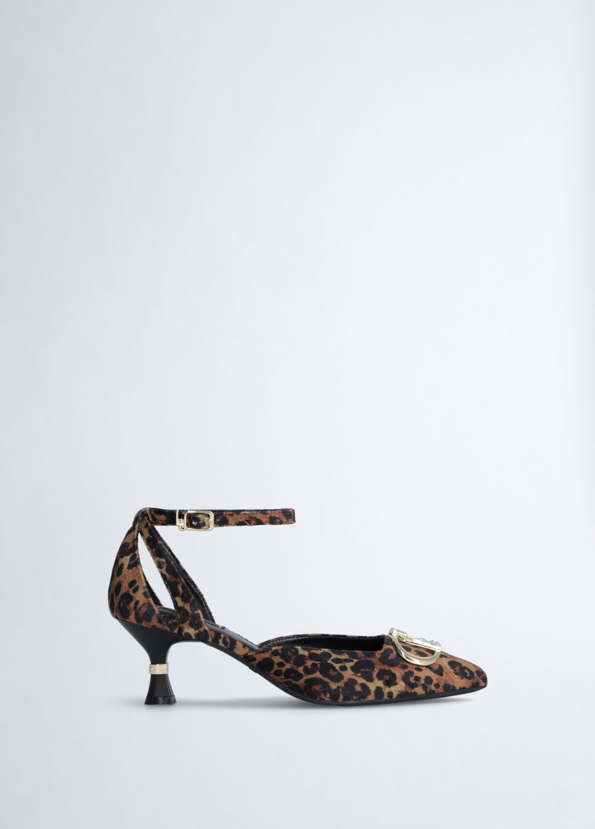 Two-piece animal print court shoes