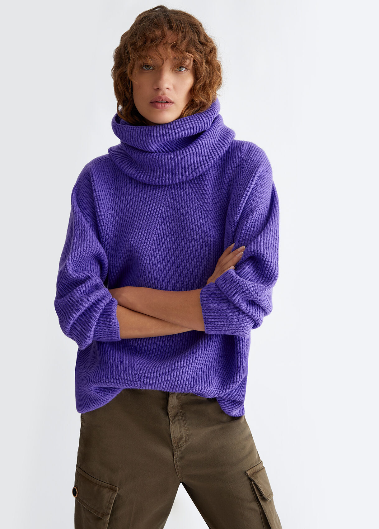 Turtleneck with detachable collar