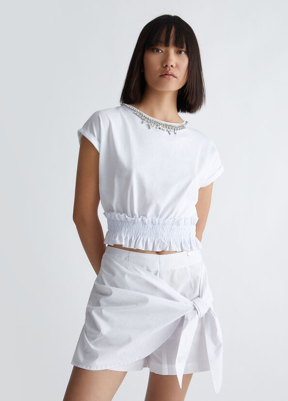 T-shirt bianca con applicazioni gioiello