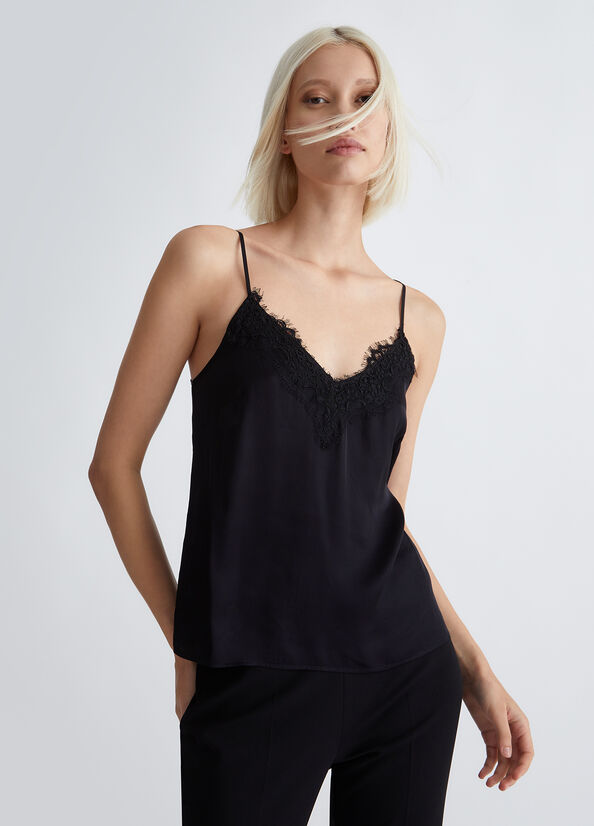 Top in raso con pizzo