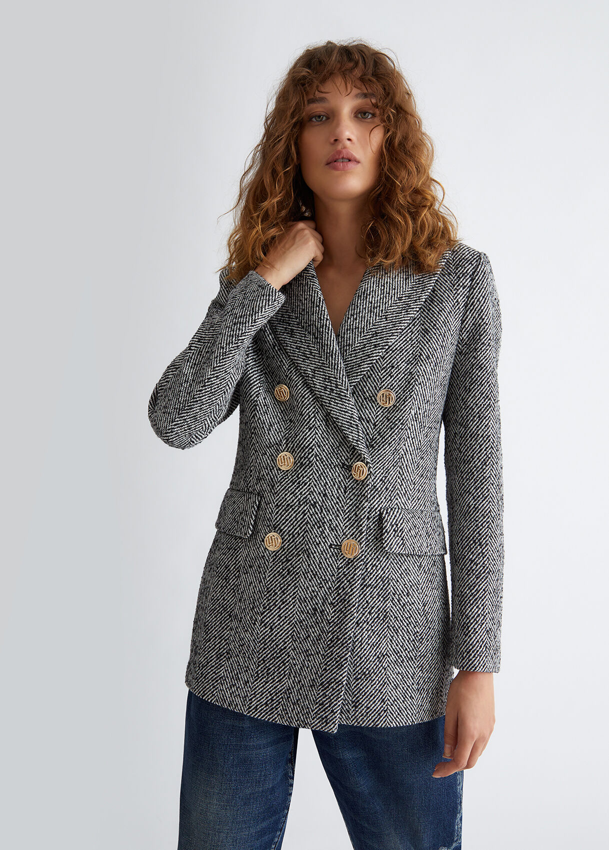 Short double-breasted coat