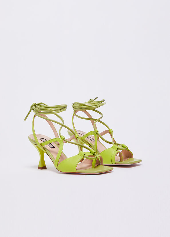 Sandali stringati con tacco basso