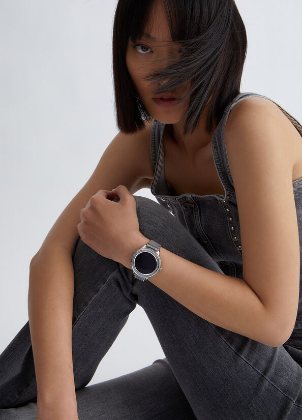 Smartwatch con cinturino in acciaio