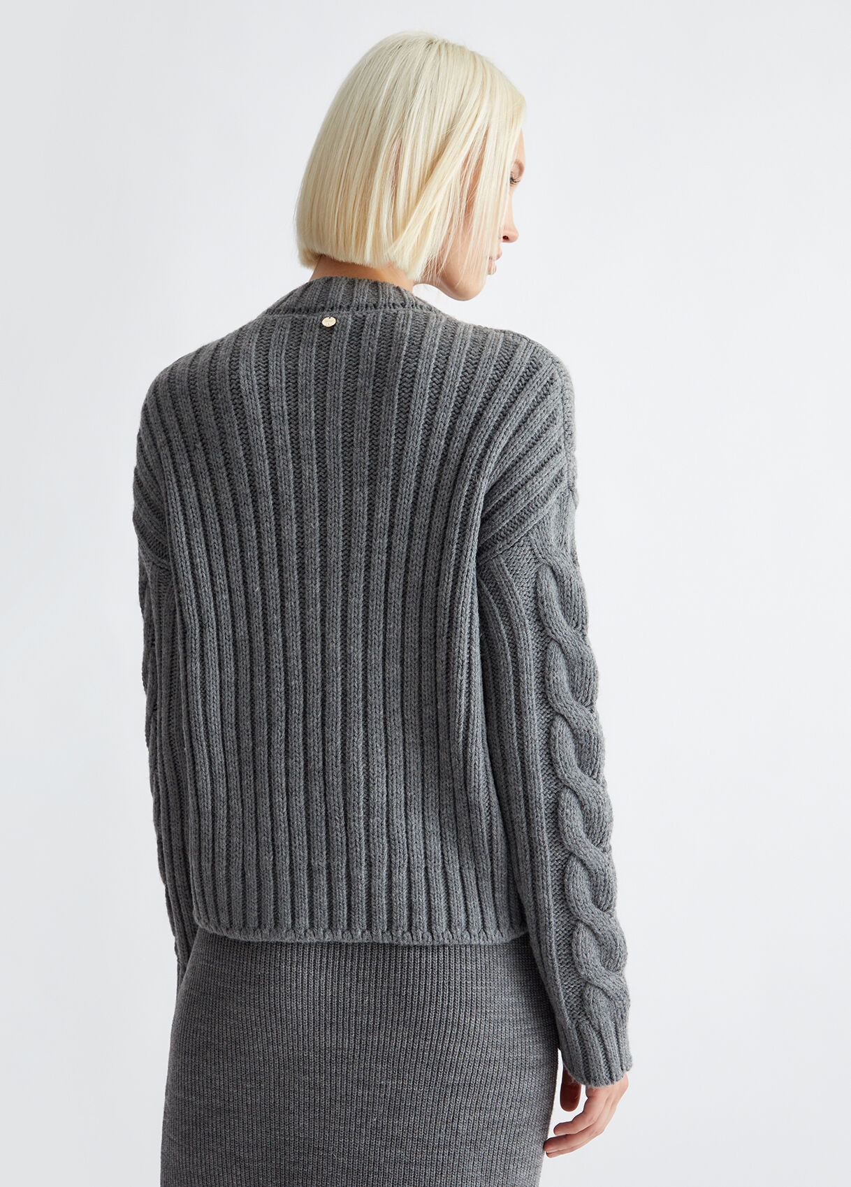 Wool pullover