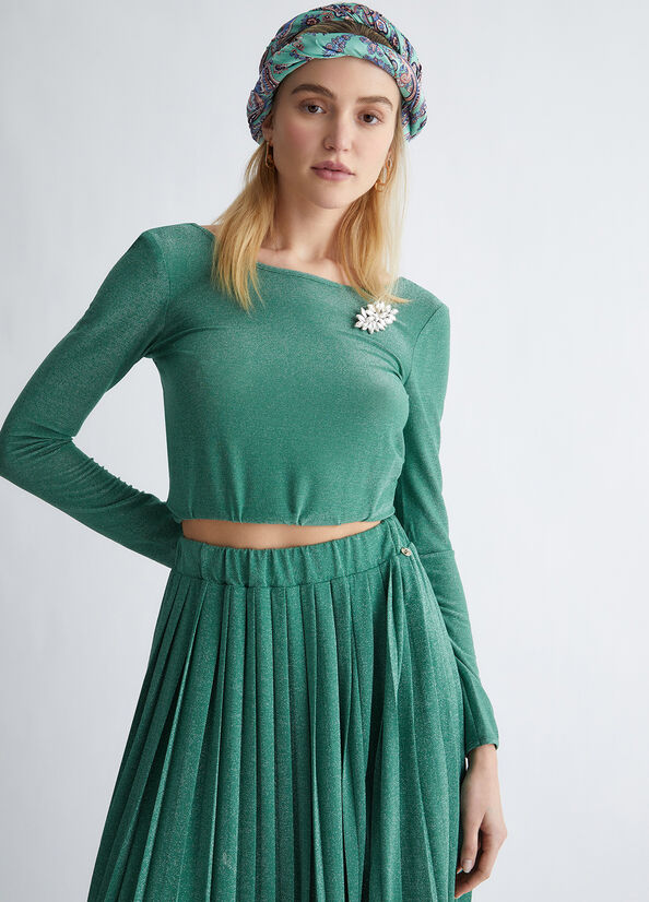 Blusa con incrocio e spilla