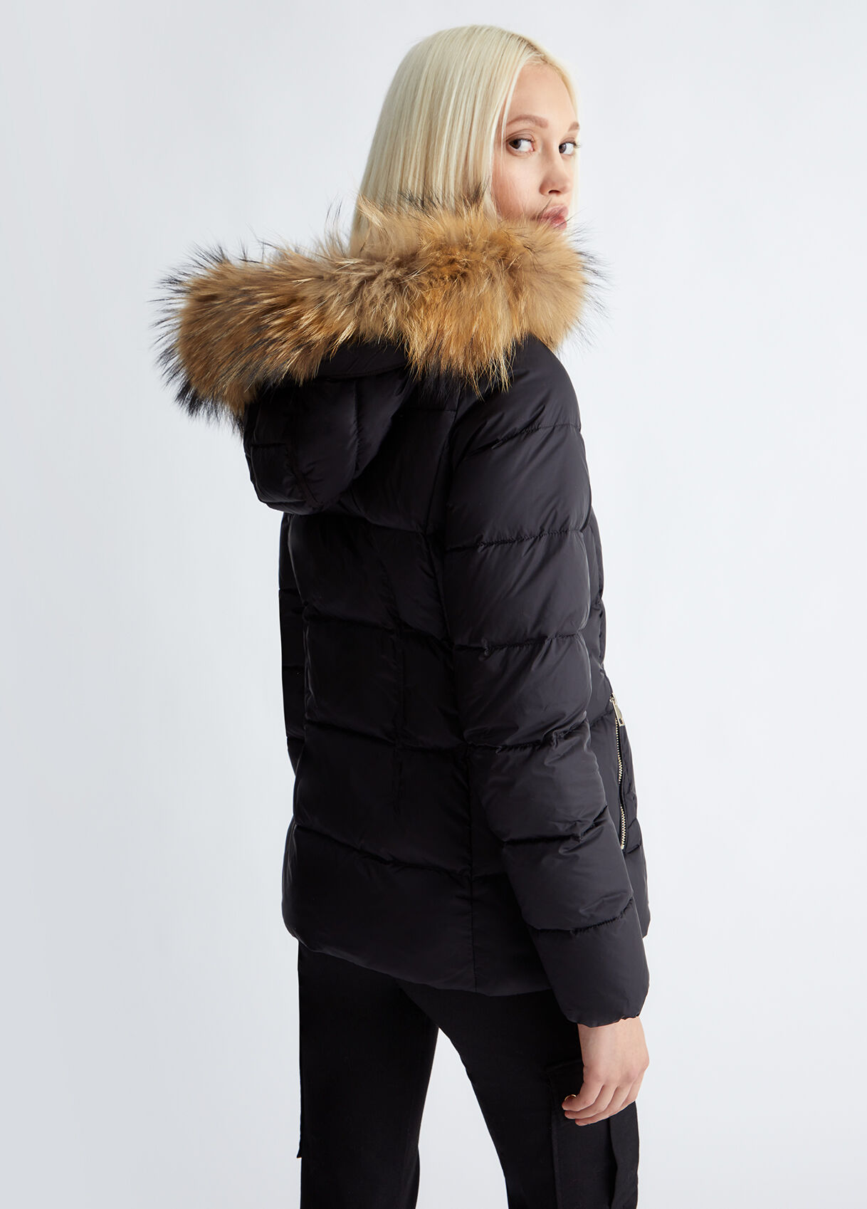 Quilted jacket with belt