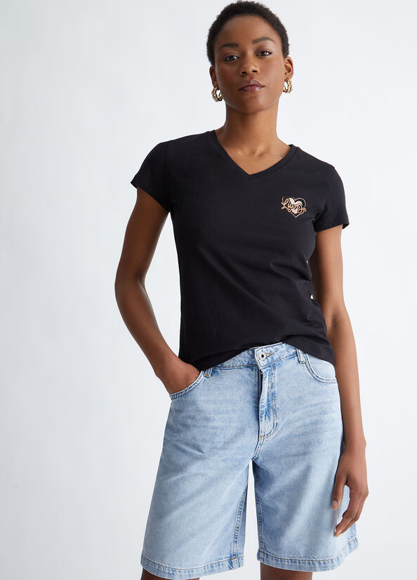 T-shirt con cuore e logo