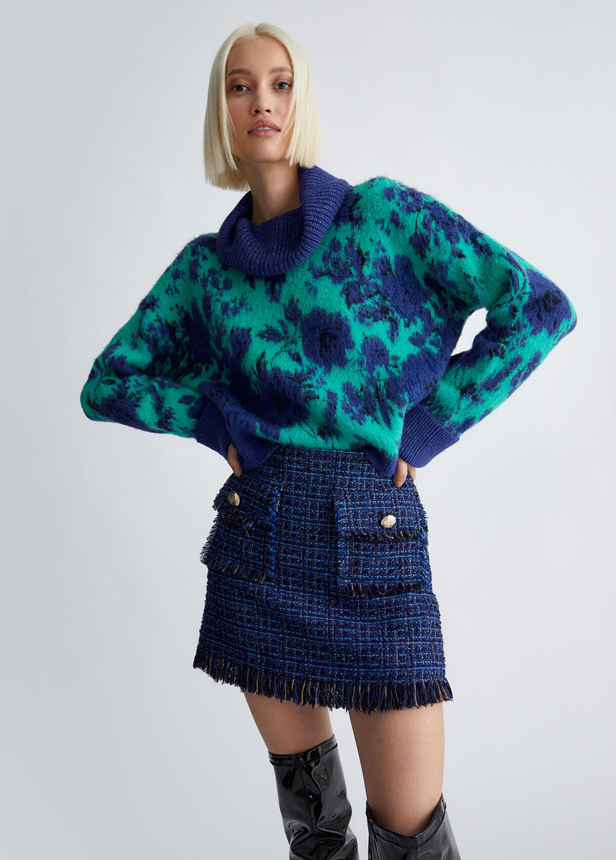 Jacquard floral turtleneck