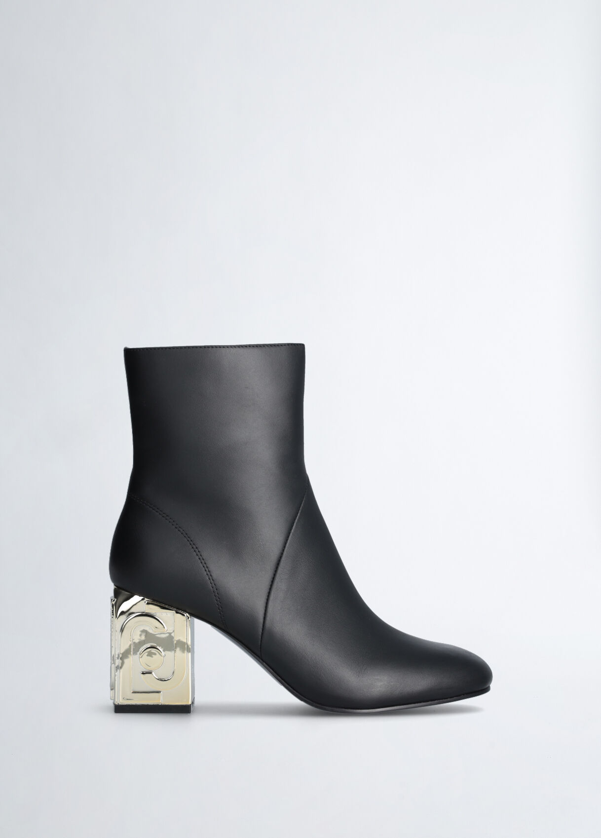 Black leather Chelsea boots