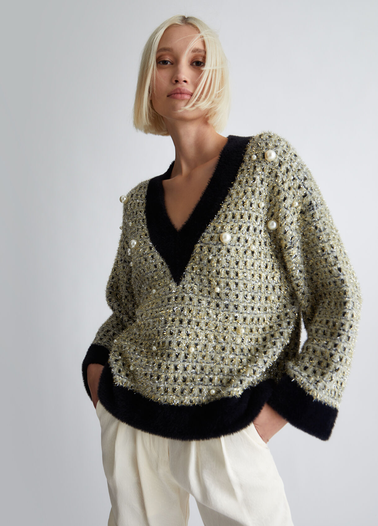 Jumper with pearls