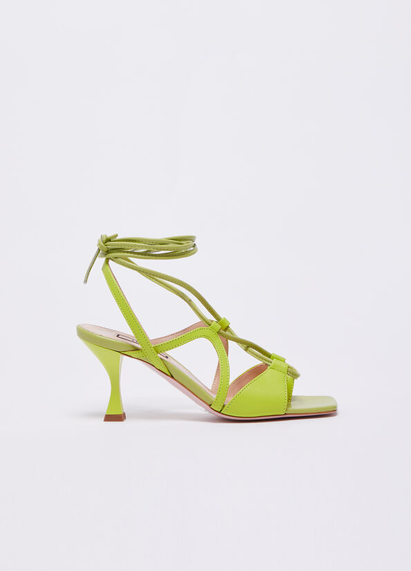Sandali stringati con tacco basso