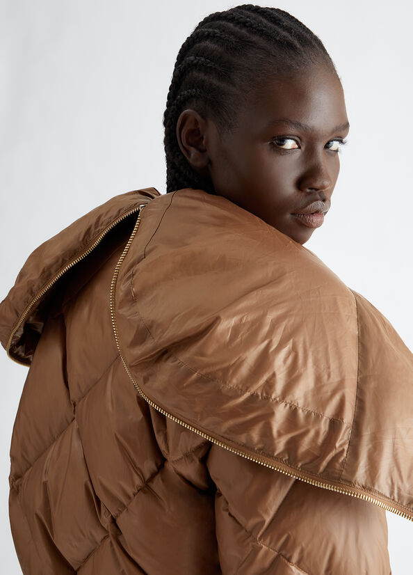 Short black down jacket with zip