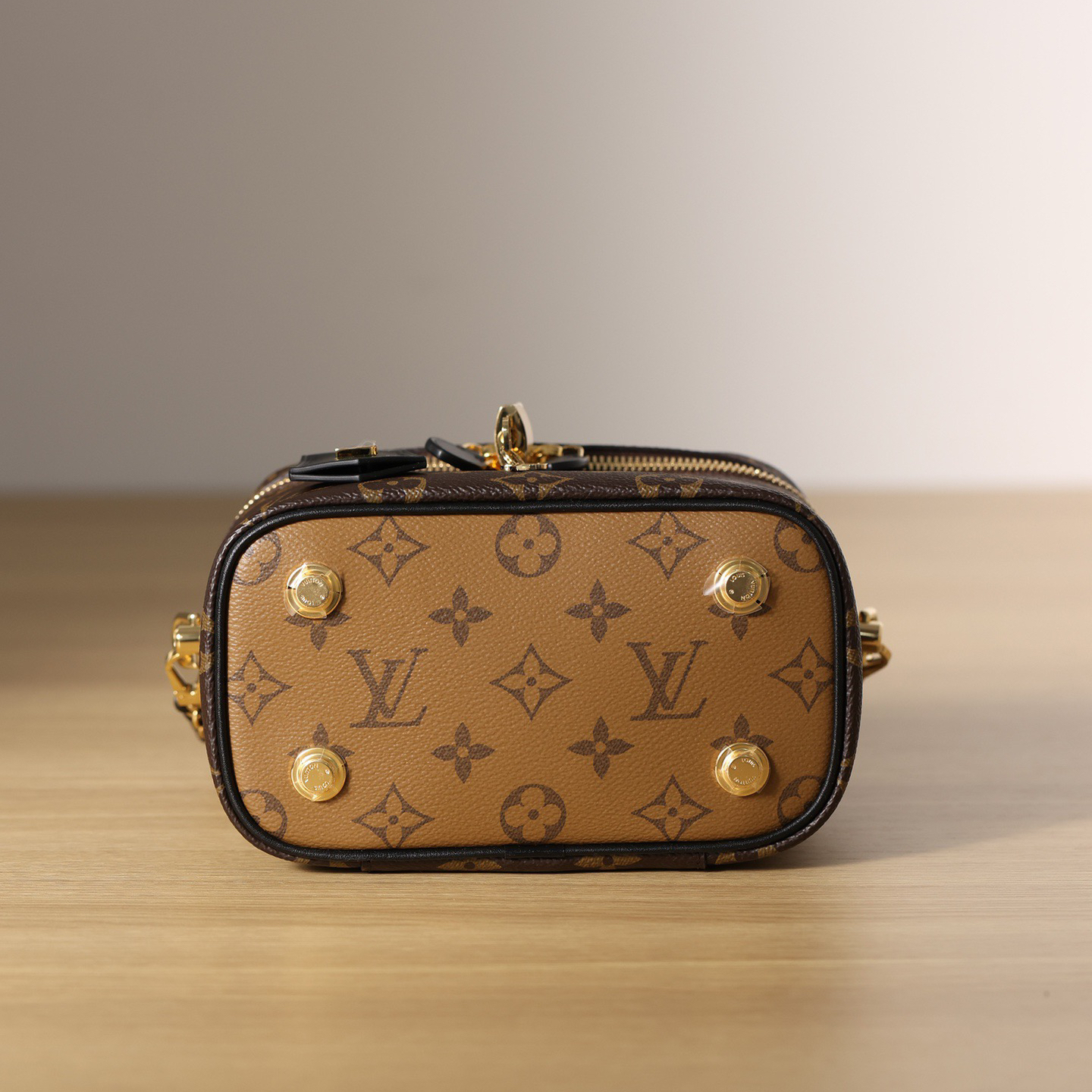 Lv-Vanity-19cm