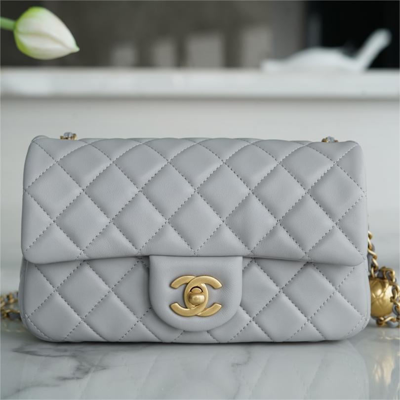 Chanel - Classic Flap -20cm