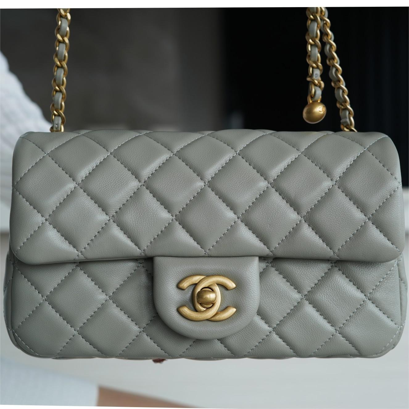 Chanel - Classic Flap -20cm