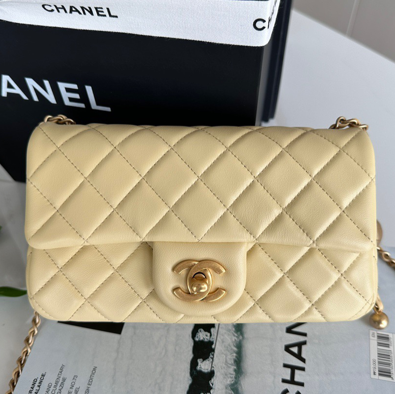 Chanel -Classic Flap -20cm