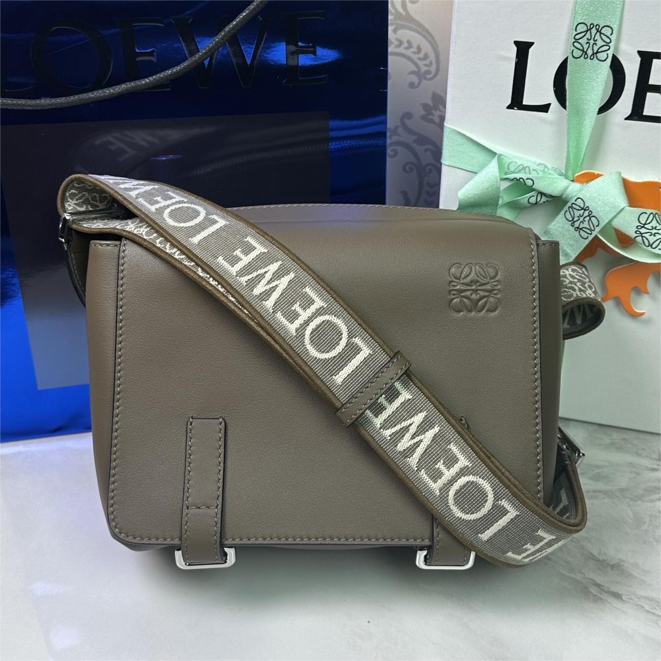 Loewe-Messenger Bag-23cm