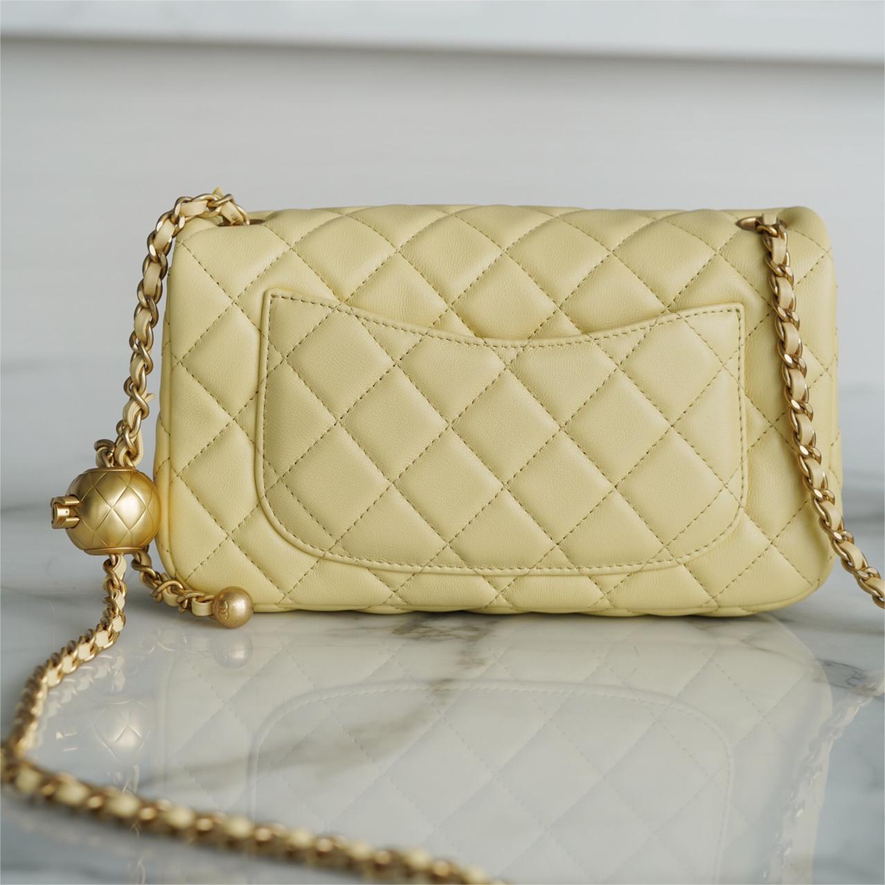 Chanel - Classic Flap -20cm