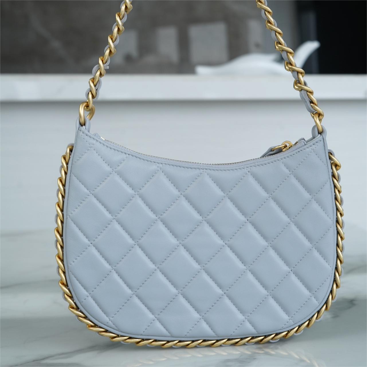 Chanel -23B hobo-23cm