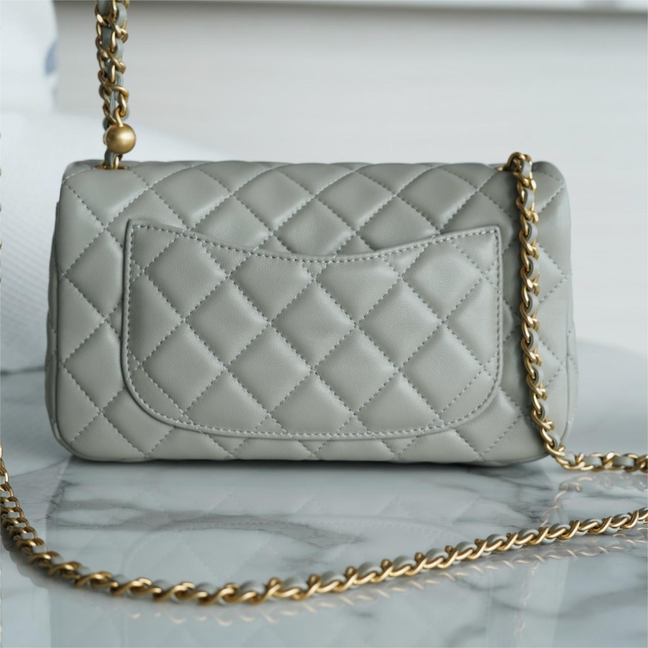 Chanel - Classic Flap -20cm