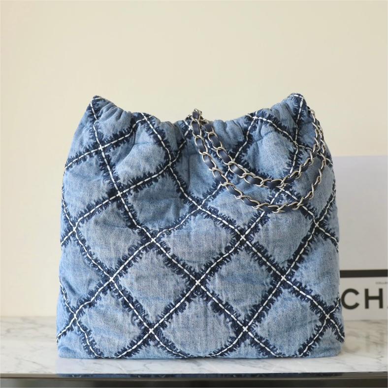 Chanel-𝟐𝟒P Denim-42cm