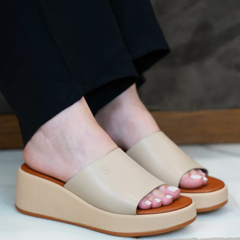 Sandálias de cunha da moda feminina