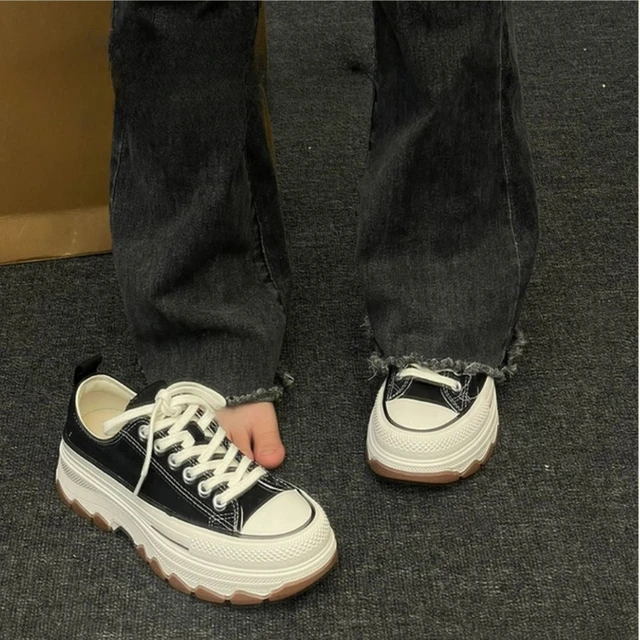 Spring and Autumn Fashion New Round Toe Thick Sole Casual Comfortable Walking Shoes Cross Strap Women's Sneakers